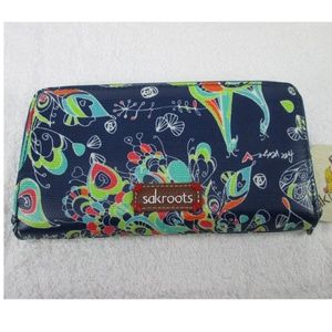 SAKROOTS WALLET NWT New Artist Circle